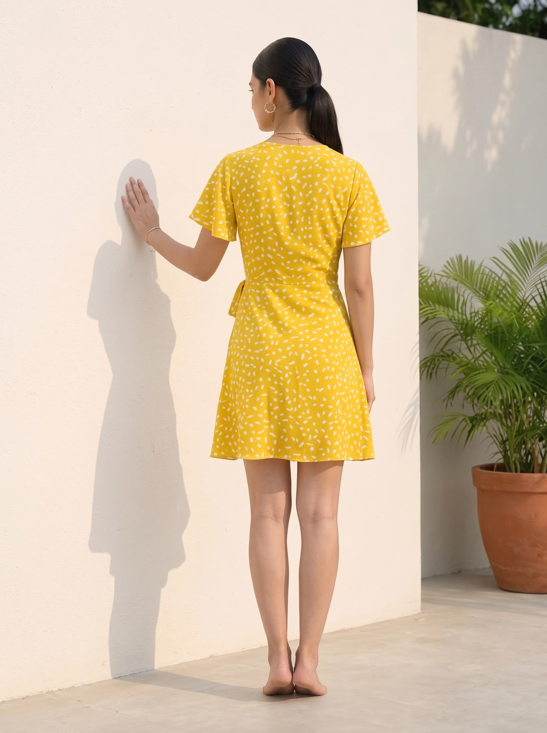 Woman_wearing_yellow_floral_dress_2K_20260910104330.jpeg